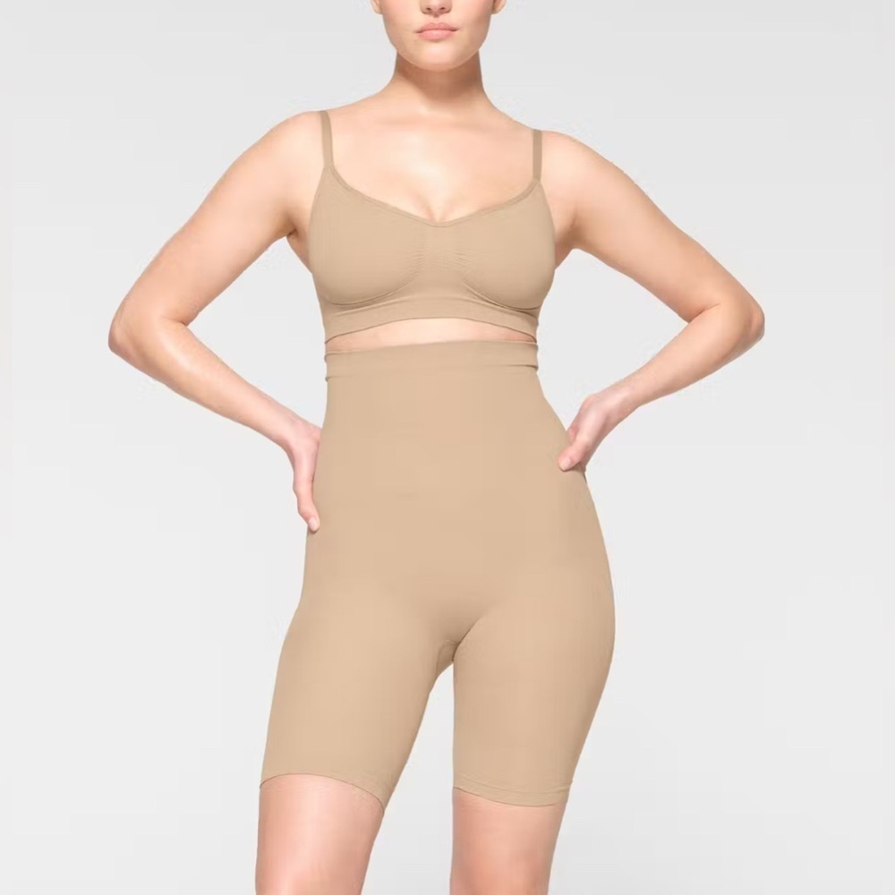 COPY - SKIMS SIZE L HIGH-WAISTED ABOVE THE KNEE SHORT NWOT